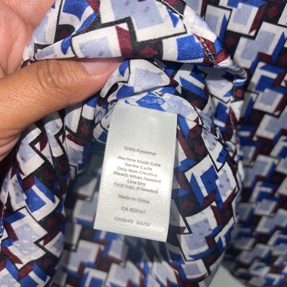 TALBOTS Blouse Top Size XS V-Neck Lightweight geometric Spring Fall Long sleeve - Picture 5 of 7